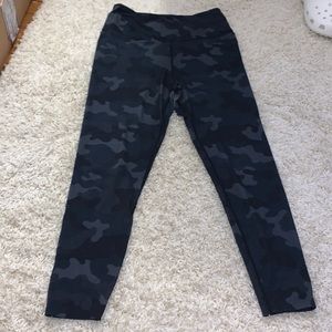 Black camo leggings